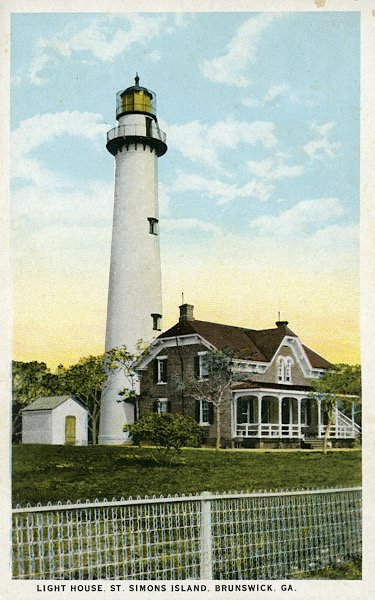 Postcard circa 1920, showing the Oil House to the left of the Lighthouse