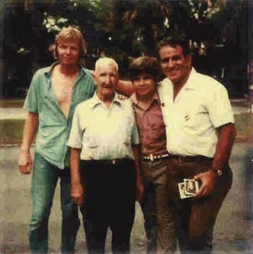 Jon  Voight,  Domingos Manita,  Joe  Willie  Sousa,  and  Papa Joe  Sousa  during  the  filming  of Conrack  in  1973.