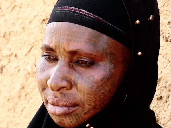 Fulani women high foreheads tattoos 04.jpeg