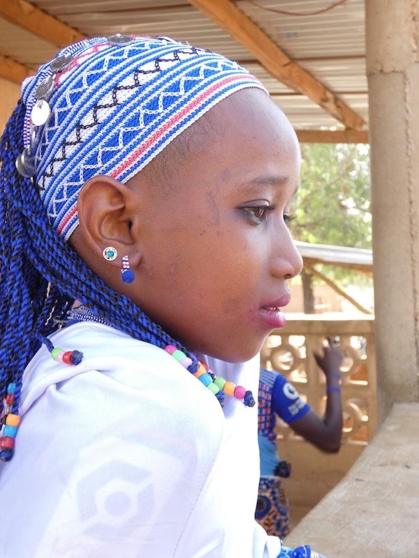 Fulani women high foreheads tatoos 01.jpeg